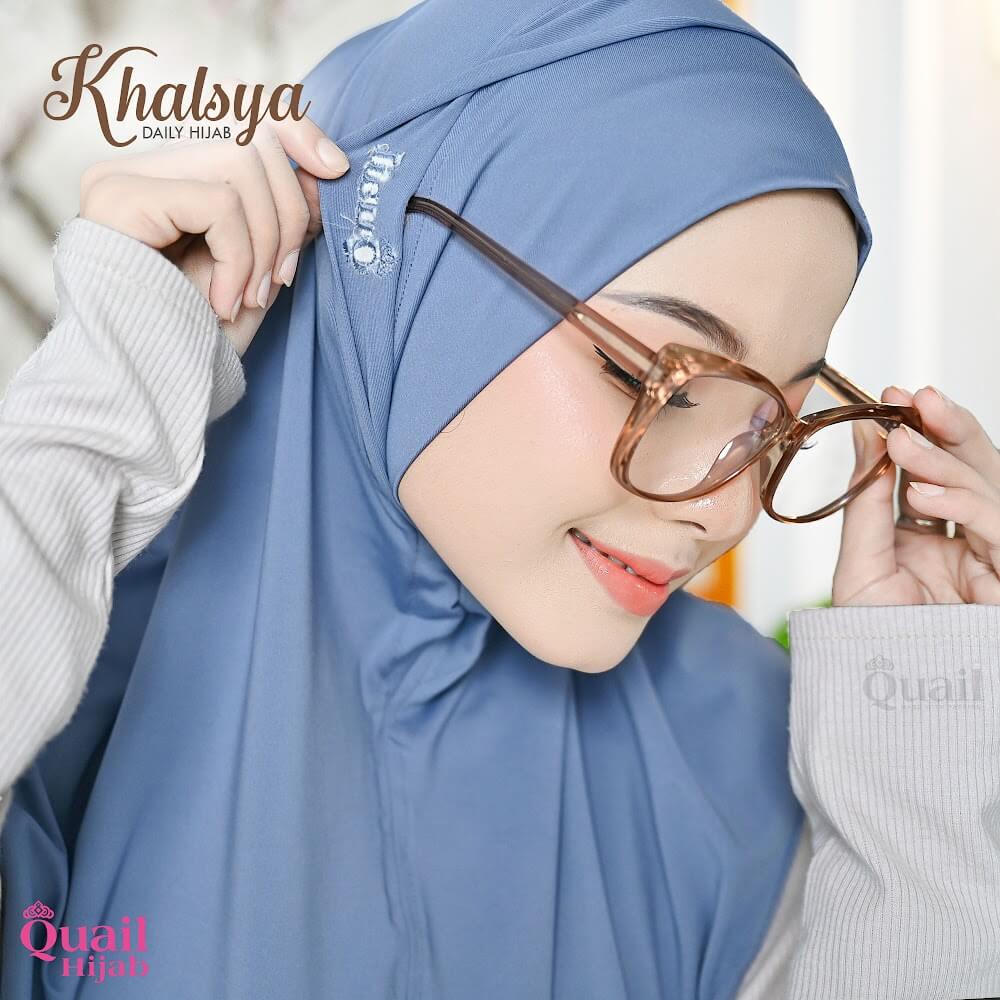 Khalsya - Hijab dengan lubang kacamata
