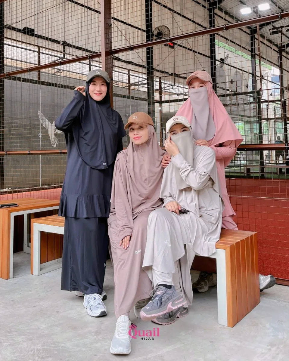 Zelmira One Set Sporty | Setelan Olah Raga Syar'i (Hijab + Atasan + Celana Rok) | Satu Set — foto 4